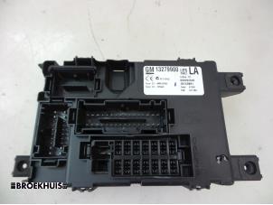 Begagnade Säkringsbox Opel Corsa D 1.2 16V Pris € 35,00 Marginaltabell erbjuds av Autobedrijf Broekhuis B.V.