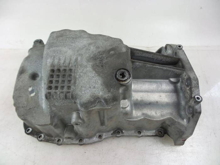 Oljetråg från en Dacia Duster (HS) 1.6 16V 2010