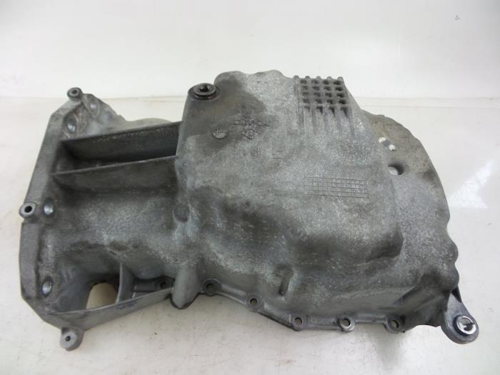 Oljetråg från en Dacia Duster (HS) 1.6 16V 2010