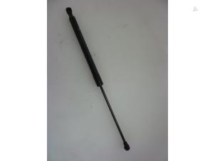 Gebruikte Achterklepdemper links-achter Citroen C3 (SC) 1.4 Prijs € 10,00 Margeregeling aangeboden door Autobedrijf Broekhuis B.V.