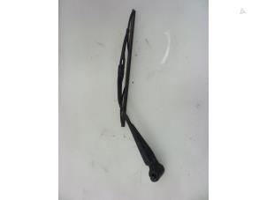 Gebruikte Ruitenwisserarm achter Ford Transit Custom 2.2 TDCi 16V Prijs € 24,20 Inclusief btw aangeboden door Autobedrijf Broekhuis B.V.