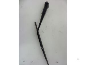 Gebruikte Ruitenwisserarm achter Ford Transit Custom 2.2 TDCi 16V Prijs € 24,20 Inclusief btw aangeboden door Autobedrijf Broekhuis B.V.