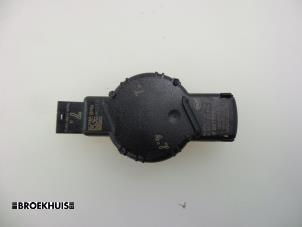 Używane Czujnik deszczu BMW 2 serie Active Tourer (F45) 218d 2.0 TwinPower Turbo 16V Cena € 50,00 Procedura marży oferowane przez Autobedrijf Broekhuis B.V.