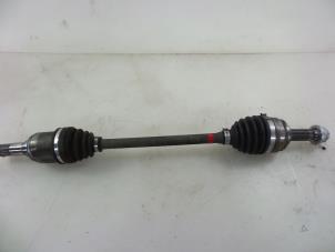 Begagnade Drivaxel, vänster fram Mitsubishi Space Star (A0) 1.0 12V Pris € 50,00 Marginaltabell erbjuds av Autobedrijf Broekhuis B.V.