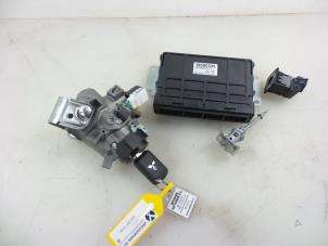 Gebruikte Inspuitcomputer Mitsubishi Space Star (A0) 1.0 12V Prijs € 200,00 Margeregeling aangeboden door Autobedrijf Broekhuis B.V.