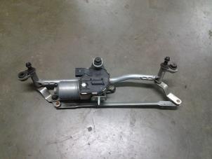 Gebruikte Ruitenwismotor + Mechaniek Volkswagen Touran (1T1/T2) 2.0 TDI DPF Prijs € 70,00 Margeregeling aangeboden door Autobedrijf Broekhuis B.V.