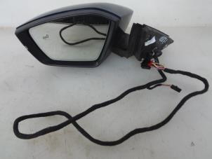 Gebruikte Buitenspiegel links Skoda Superb (3V3) 2.0 TDI Prijs € 250,00 Margeregeling aangeboden door Autobedrijf Broekhuis B.V.