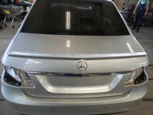 Gebruikte Achterklep Mercedes E (W212) E-350 CDI V6 24V BlueEfficiency Prijs € 250,00 Margeregeling aangeboden door Autobedrijf Broekhuis B.V.