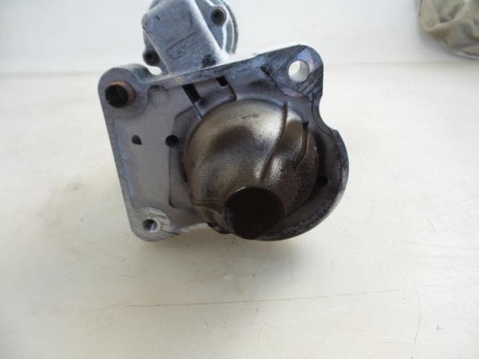 Startmotor van een Ford Fiesta 6 (JA8) 1.6 TDCi 16V ECOnetic 2014