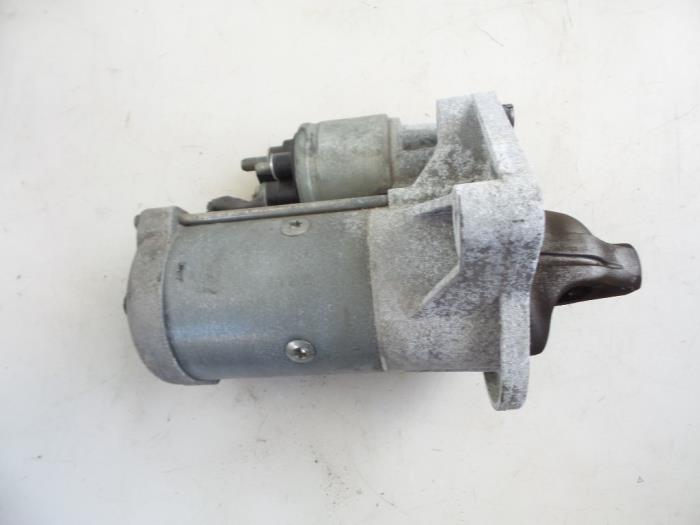 Startmotor van een Ford Fiesta 6 (JA8) 1.6 TDCi 16V ECOnetic 2014