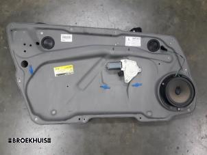 Begagnade Fönstermekanism, 2-dörrars, vänster fram Mercedes A (W169) 2.0 A-160 CDI 16V 3-Drs. Pris € 50,00 Marginaltabell erbjuds av Autobedrijf Broekhuis B.V.