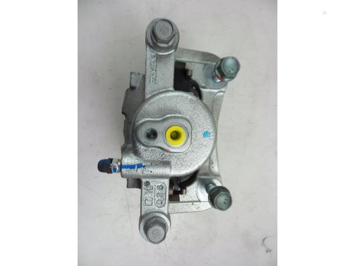 Främre bromsok, vänster från en Mazda 2 (DJ/DL) 1.5 SkyActiv-G 90 2019