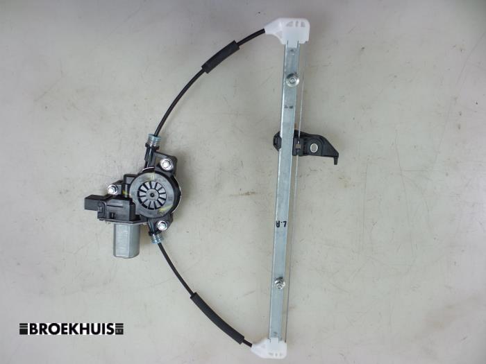 Fönstermekanism för bakre dörr, 4-dörrars, vänster från en Mazda 2 (DJ/DL) 1.5 SkyActiv-G 90 2019