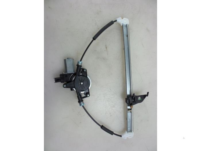 Fönstermekanism för bakre dörr, 4-dörrars, vänster från en Mazda 2 (DJ/DL) 1.5 SkyActiv-G 90 2019