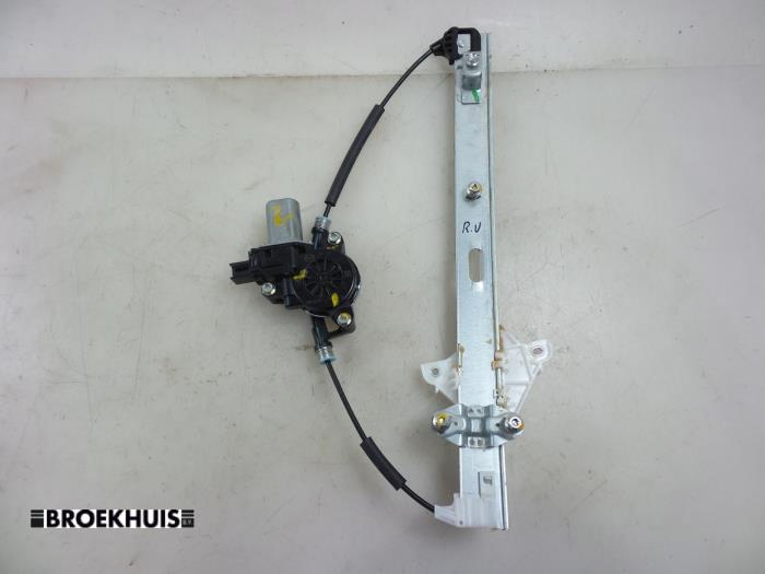 Fönstermekanism, 4-dörrars, höger fram från en Mazda 2 (DJ/DL) 1.5 SkyActiv-G 90 2019