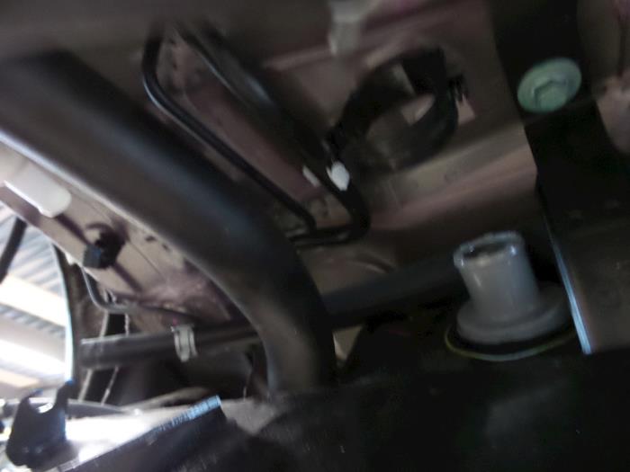 Tank från en Mazda 2 (DJ/DL) 1.5 SkyActiv-G 90 2019