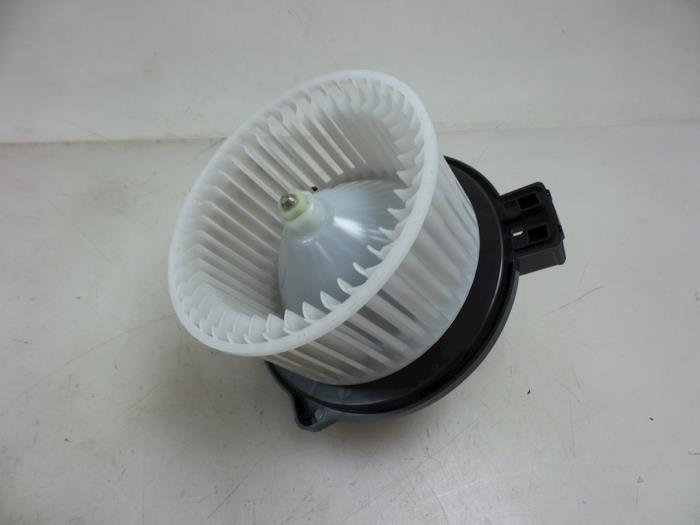 Fläktmotor för uppvärmning och ventilation från en Mazda 2 (DJ/DL) 1.5 SkyActiv-G 90 2019