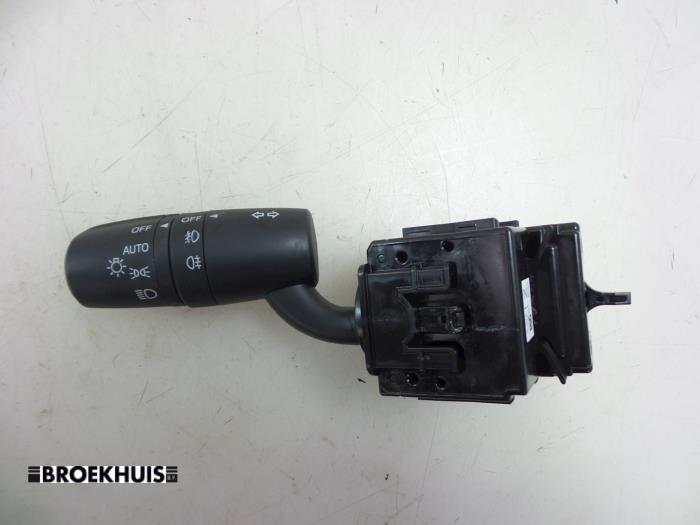 Indikatorbrytare från en Mazda 2 (DJ/DL) 1.5 SkyActiv-G 90 2019