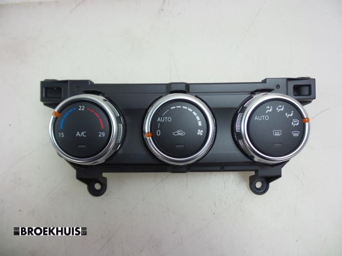 Värmekontrollpanel från en Mazda 2 (DJ/DL) 1.5 SkyActiv-G 90 2019