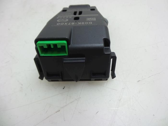 Bromsassistanssensor från en Mazda 2 (DJ/DL) 1.5 SkyActiv-G 90 2019