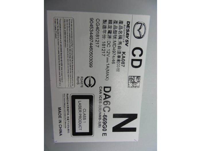 CD-spelare från en Mazda 2 (DJ/DL) 1.5 SkyActiv-G 90 2019