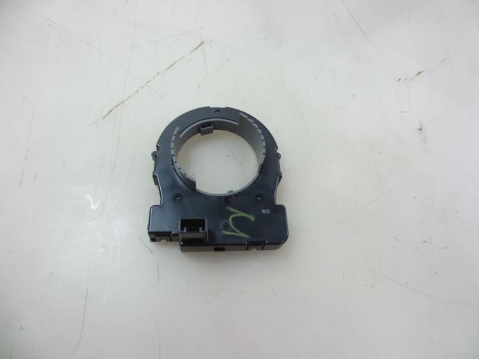 Styrvinkelsensor från en Mazda 2 (DJ/DL) 1.5 SkyActiv-G 90 2019