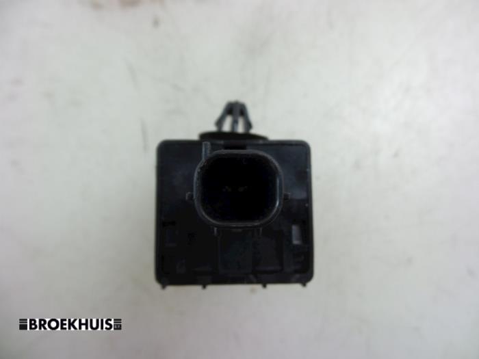 Relä från en Mazda 2 (DJ/DL) 1.5 SkyActiv-G 90 2019