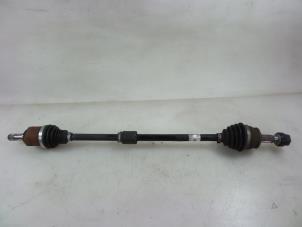 Begagnade Drivaxel, höger fram Opel Corsa E 1.3 CDTi 16V ecoFLEX Pris € 75,00 Marginaltabell erbjuds av Autobedrijf Broekhuis B.V.