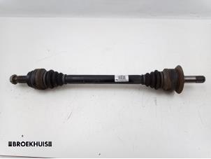 Gebruikte Aandrijfas links-achter BMW 5 serie (F10) 530i 24V Prijs € 45,00 Margeregeling aangeboden door Autobedrijf Broekhuis B.V.