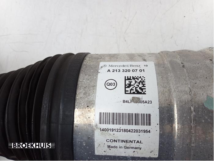 Stötdämparstång, vänster fram från en Mercedes-Benz CLS (C257) 350d 2.9 24V 4-Matic 2018