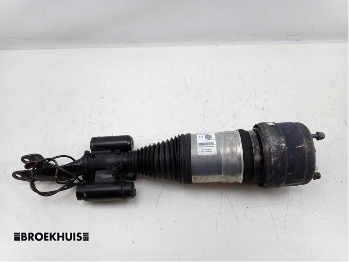 Stötdämparstång, vänster fram från en Mercedes-Benz CLS (C257) 350d 2.9 24V 4-Matic 2018