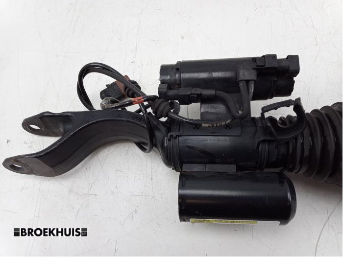 Stötdämparstång, vänster fram från en Mercedes-Benz CLS (C257) 350d 2.9 24V 4-Matic 2018