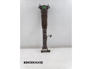 Begagnade Stötdämparstång, höger bak Mercedes ML III (166) 3.0 ML-350 BlueTEC V6 24V 4-Matic Pris € 250,00 Marginaltabell erbjuds av Autobedrijf Broekhuis B.V.