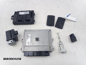 Begagnade Insprutningsdator Renault Clio IV Estate/Grandtour (7R) 0.9 Energy TCE 90 12V Pris € 175,00 Marginaltabell erbjuds av Autobedrijf Broekhuis B.V.