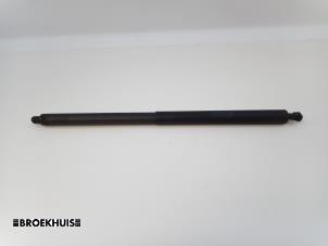 Gebruikte Amortisseur rechts-achter Opel Insignia Sports Tourer 2.0 CDTI 16V 120 ecoFLEX Prijs € 25,00 Margeregeling aangeboden door Autobedrijf Broekhuis B.V.