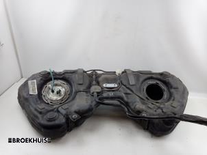 Begagnade Tank Mercedes C (C204) 1.8 C-180 CGI 16V BlueEfficiency Pris € 150,00 Marginaltabell erbjuds av Autobedrijf Broekhuis B.V.