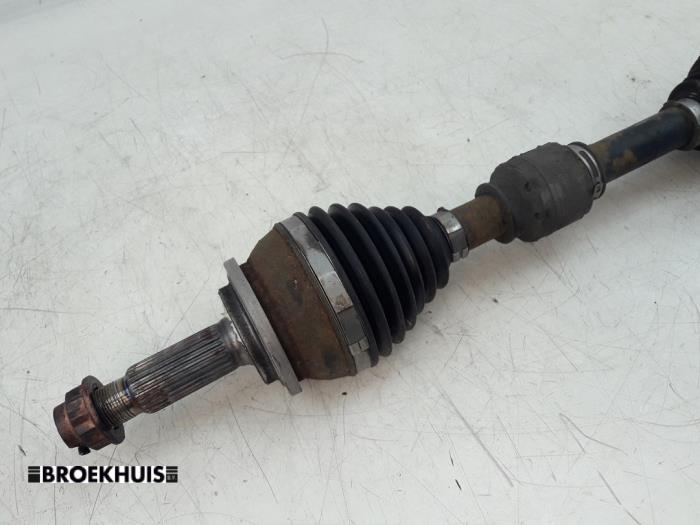 Cardanas links-voor (VWA) van een Toyota Prius (ZVW3) 1.8 16V 2012