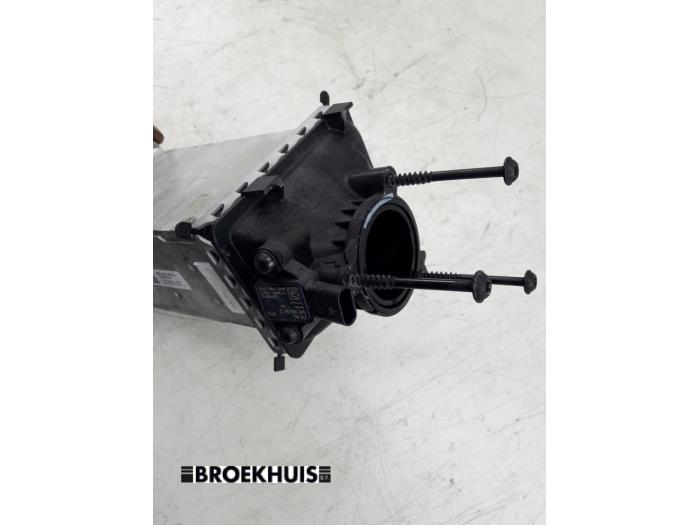 Laddluftkylare från en Volkswagen Golf VIII (CD1) 1.0 eTSI 12V 2021