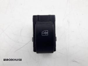 Begagnade Brytare, eldrivna fönster Renault Koleos I 2.5 16V Pris € 10,00 Marginaltabell erbjuds av Autobedrijf Broekhuis B.V.