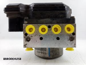 Begagnade ABS-pump Renault Koleos I 2.5 16V Pris € 80,00 Marginaltabell erbjuds av Autobedrijf Broekhuis B.V.