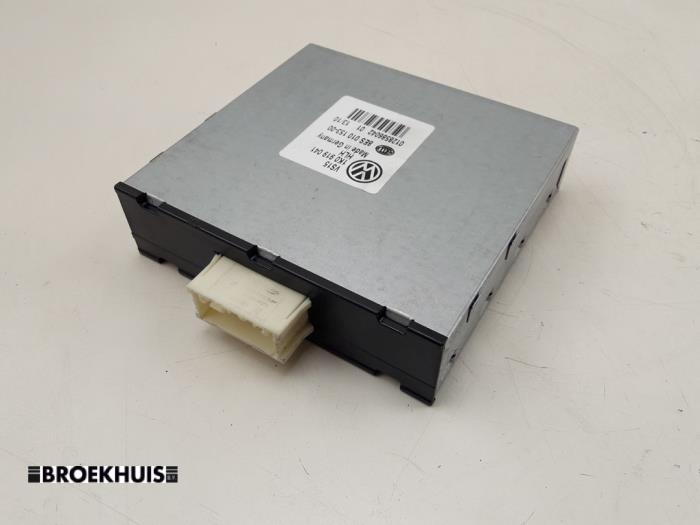 Spänningsstabilisator från en Volkswagen Golf VI (5K1) 1.2 TSI BlueMotion 2010