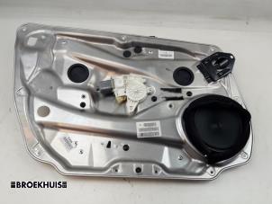 Gebruikte Ruitmechaniek 4Deurs links-voor Mercedes C Estate (S204) 1.6 C-180K 16V BlueEfficiency Prijs € 50,00 Margeregeling aangeboden door Autobedrijf Broekhuis B.V.