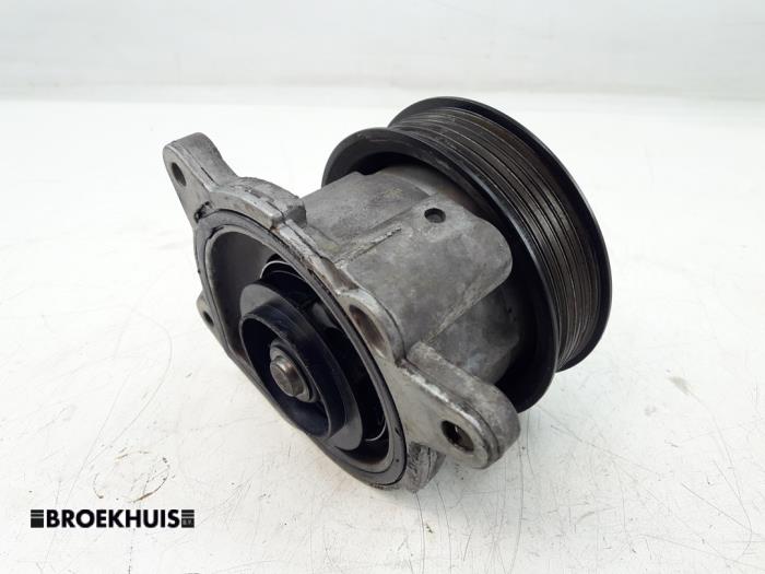 Vattenpump från en Volkswagen Golf VI (5K1) 1.2 TSI BlueMotion 2010