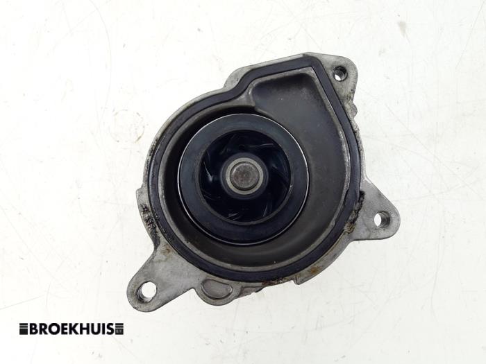 Vattenpump från en Volkswagen Golf VI (5K1) 1.2 TSI BlueMotion 2010