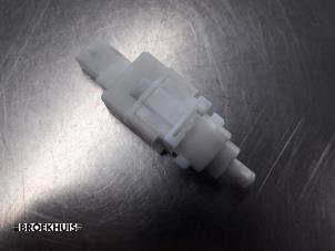 Begagnade Bromsljusbrytare Fiat Ducato (243/244/245) 2.8 JTD Pris € 9,08 Inklusive moms erbjuds av Autobedrijf Broekhuis B.V.