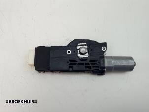 Używane Silnik szyberdachu Mercedes GLB (247.6) 1.3 GLB-200 Turbo 16V Cena € 125,00 Procedura marży oferowane przez Autobedrijf Broekhuis B.V.