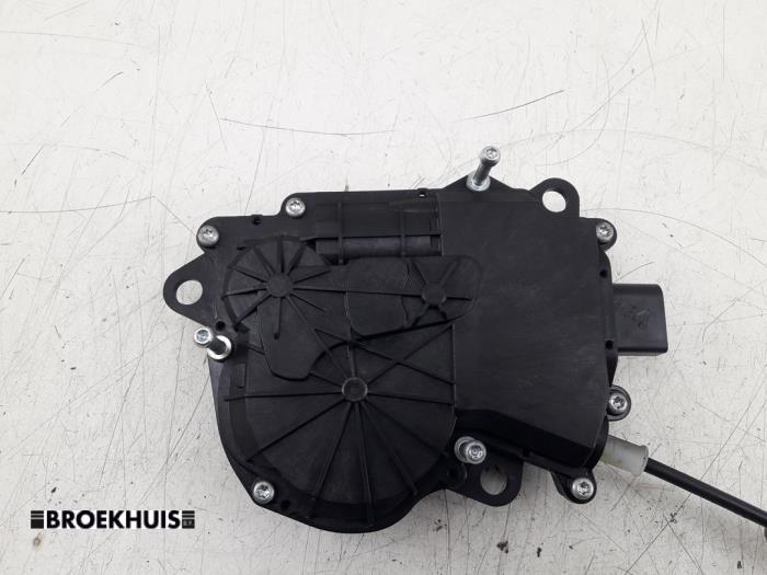 Motor för eldriven baklucka från en Land Rover Range Rover Velar (LY) 3.0 D300 AWD 2018