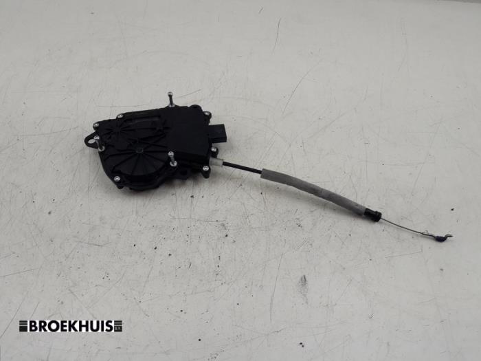 Motor för eldriven baklucka från en Land Rover Range Rover Velar (LY) 3.0 D300 AWD 2018