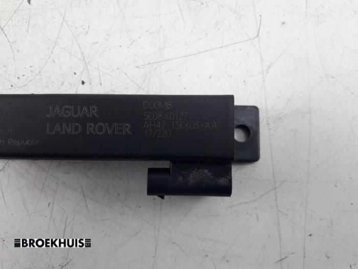 Antenn från en Land Rover Range Rover Velar (LY) 3.0 D300 AWD 2018