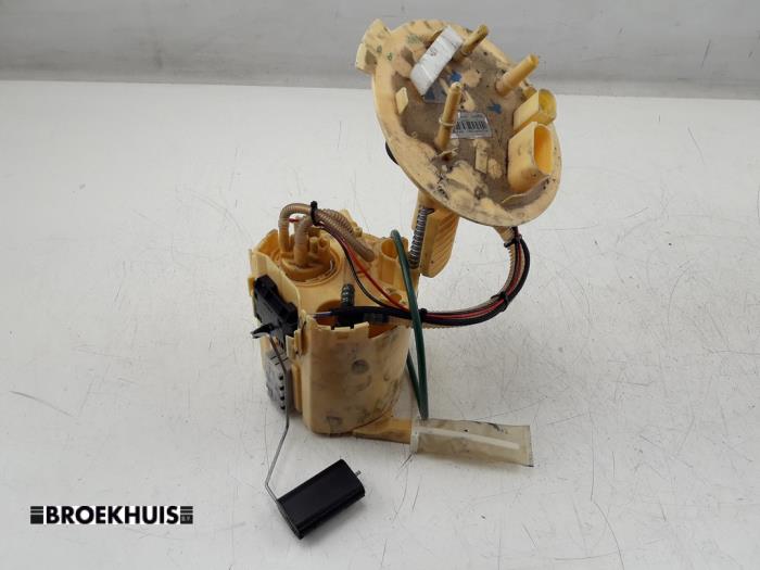 Elektrisk bränslepump från en Land Rover Range Rover Velar (LY) 3.0 D300 AWD 2018